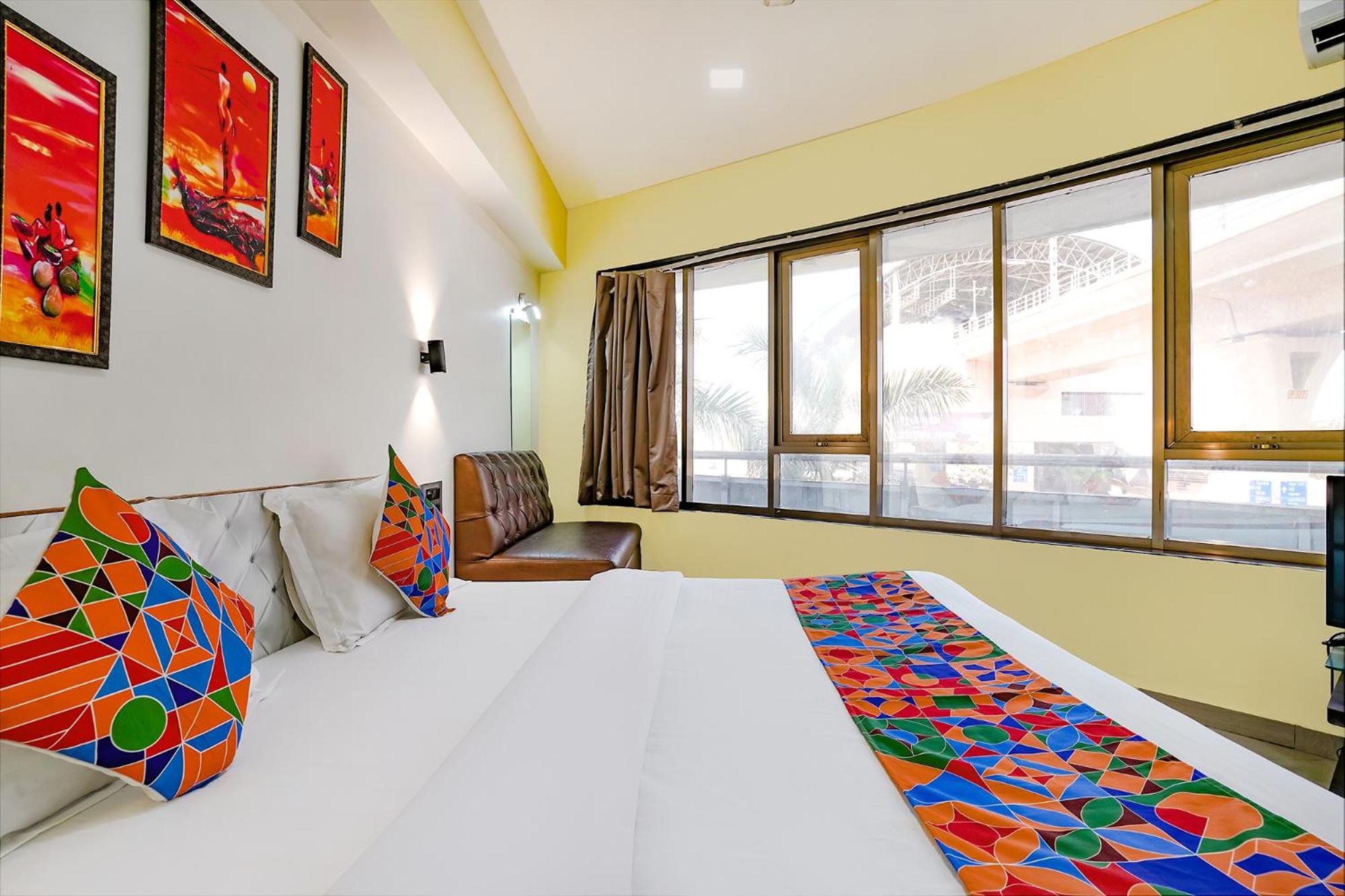 Hotel Fabexpress White House - Nr Midc Khargar Koparpāda Zewnętrze zdjęcie